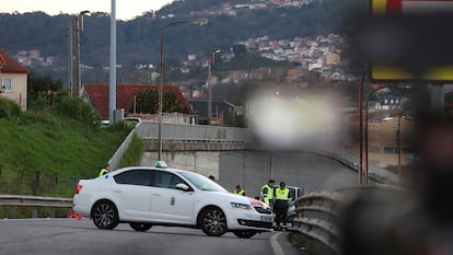 La Policía Nacional investiga el hallazgo de una persona fallecida en medio de la autopista en Vigo, el pasado 25 de diciembre.