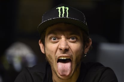 Rossi posa para la cámara, en Tavullia. 