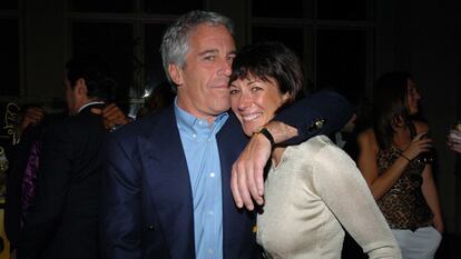 Jeffrey Epstein y Ghislaine Maxwell en Nueva York en marzo de 2005.