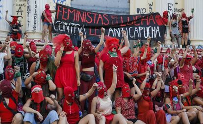 Mujeres protestando contra la violencia de género y el gobierno en Santiago de Chile en noviembre el pasado 29 de noviembre. 