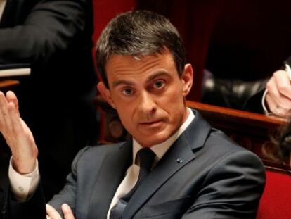 Manuel Valls supera la moción de censura