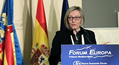 La consejera de Obras Públicas, María José Salvador, durante el desayuno informativo.