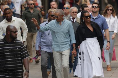 El expresidente norteamericano Barack Obama y su mujer Michelle, acompañados de Steven Spielberg y su esposa Kate Capshaw, en Barcelona, antes de asistir al concierto de Bruce Springsteen.