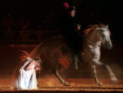 Escena de la obra 'Don Juan en los ruedos' de Salvador Távora representada en la bienal de flamenco de Sevilla, en el 2000.