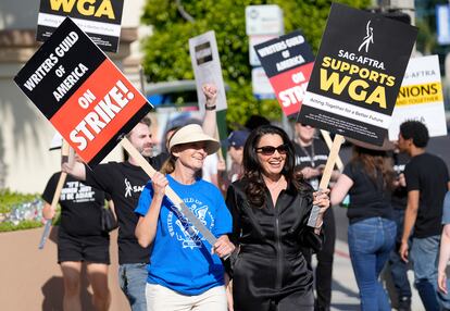 Meredith Stiehm, president of the WGA, the screenwriters union, protests at Paramount studios accompanied by Fran Drescher, president of SAG-AFTRA, the actors union, on May 8, 2023.
