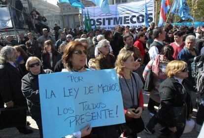 Manifestaciones en apoyo a la ley de medios en Argentina.