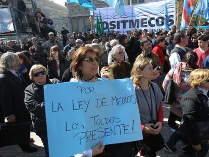 Manifestaciones en apoyo a la ley de medios en Argentina.
