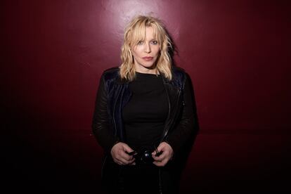 Courtney Love, la cantante y pareja del fallecido Kurt Cobain, también es amiga de lo ajeno. En una ocasión Love olvidó, como por arte de magia, devolver unas joyas que le había prestado una joyería. El montante total de este descuido ascendía a los 100.000 dólares