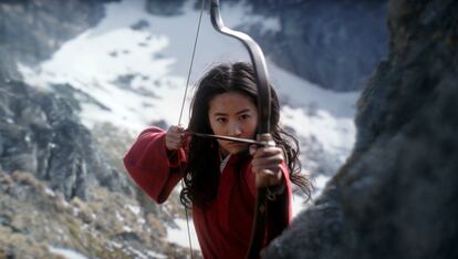 Yifei Liu, la protagonista de 'Mulan,' en un momento del filme.