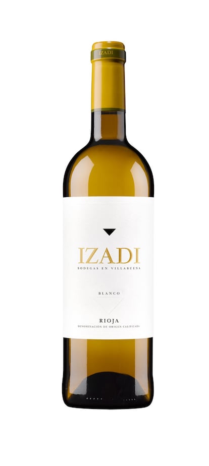 Blanco con todas las variedades. En su apuesta por los blancos, Bodegas Izadi presenta un innovador vino que sale con la añada 2018 y que puede presumir de ser el único blanco que incluye todas las varietales riojanas autóctonas: viura, malvasía, garnacha blanca, tempranillo blanco, maturana blanca y turruntés. Hace cinco años, la bodega ubicada en Villabuena de Álava, se propuso la localización y recuperación de las variedades tradicionales de Rioja, muchas de ellas casi testimoniales. Este ensamblaje ha dado como resultado un blanco complejo, untuoso pero con frescura. Precio: 9,50 euros.