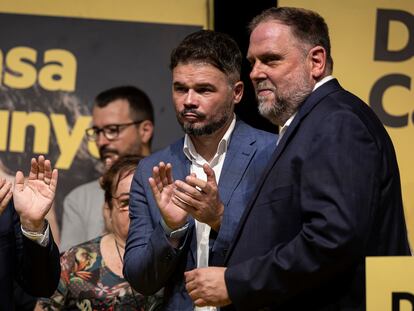 Pere Aragonès aplaude una intervención de Oriol Junqueras, en presencia de Gabriel Rufián.