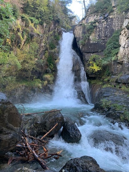 Imagen de una cascada donde acude a meditar la artista, en una imagen proporcionada por ella. 