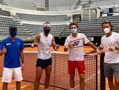 De izquierda a derecha, Nadal posa en Roma con Clar, Ruud y Moyà tras un entrenamiento. / INSTAGRAM