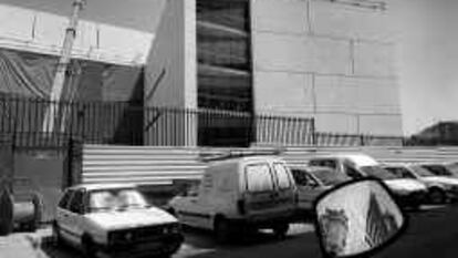 B 35626 - (6.7.2000) - COLOR - Nuevo edificio del Institut del Teatre en  Barcelona - Foto : Manolo S. Urbano -
