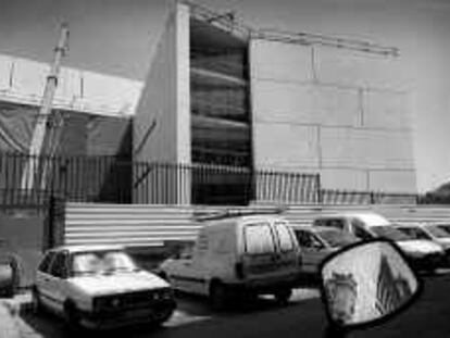 B 35626 - (6.7.2000) - COLOR - Nuevo edificio del Institut del Teatre en  Barcelona - Foto : Manolo S. Urbano -