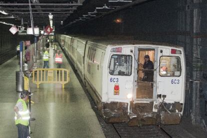 Estado del último vagón del tren Talgo tras el impacto con el convoy de Rodalies.