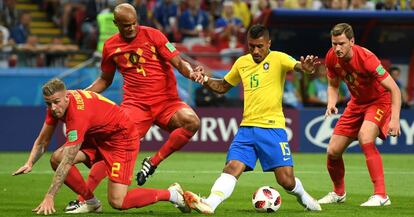 Pauliho, frente a Bélgica en el Mundial.