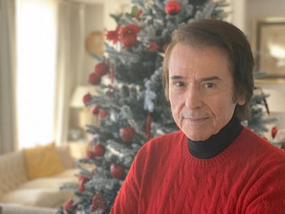 A sus 76 años, Raphael no para. Está inmerso en su gira 'Resinphónico', con la que viajará a América Latina antes de regresar a España en junio. No obstante, el cantante ha advertido a sus seguidores de Instagram que se tomará unos días de descanso en estas fechas.