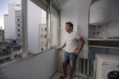 Adrián Sukudian, en su casa recién alquilada en Palma.