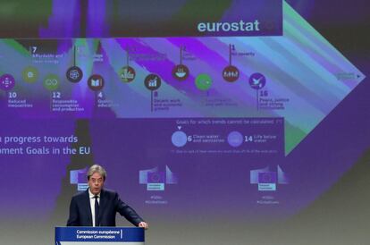 El comisario europeo de Economía, Paolo Gentiloni, ofrece una rueda de prensa sobre un informe de Eurostat, en junio de 2020.