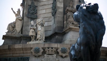 Estatua decapitada del monumento a Colón.