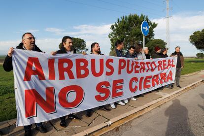 Manifestantes en la planta de El Puerto de Santa María.