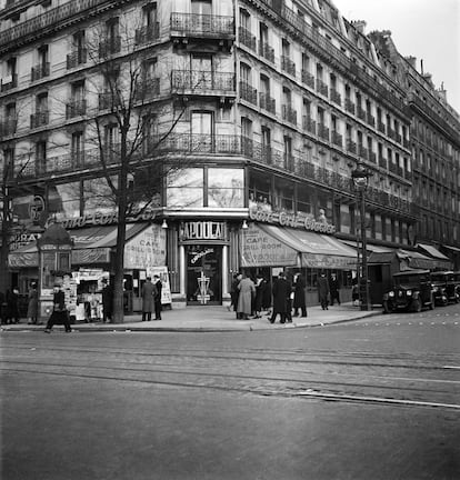 Boulevard Saint-Michel en el barrio Latino de París en 1948.