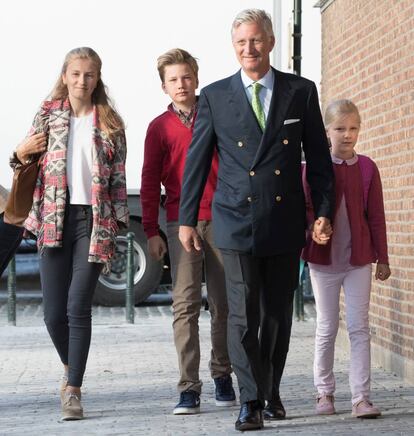 Isabel, Gabriela y Leonor, hijos de Felipe de Bélgica, en su primer día de colegio.