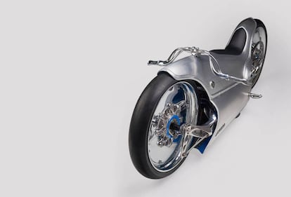  La motocicleta conceptual diseñada por Fuller Moto alcanza una velocidad máxima de 136 kilómetros por hora, tiene una potencia de 46 caballos y una autonomía de 160 kilómetros. La Majestic original de 1929 tenía apenas 14 caballos y alcanzaba los 88 kilómetros por hora.