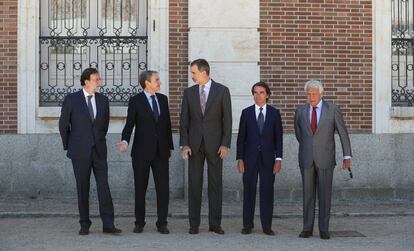 El Rey Felipe VI y los expresidentes Mariano Rajoy, José Luis Rodríguez Zapatero, José María Aznar y Felipe González, presiden la reunión del Patronato del Real Instituto Elcano de Estudios Internacionales y Estratégicos.