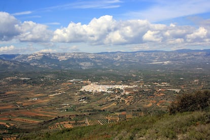 The views of Canet lo Roig from the Serra de Sant Pere.