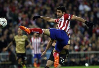 Diego Costa marca ante el Milan