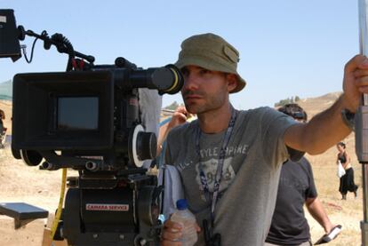 El cineasta Francisco Javier Gutiérrez, durante un rodaje.