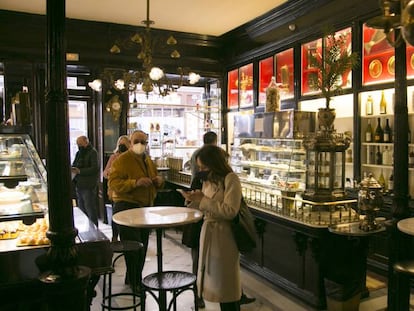 Interior de la tienda de Lhardy, restaurante del grupo Pescaderías Coruñesas, en una imagen de abril de 2021.