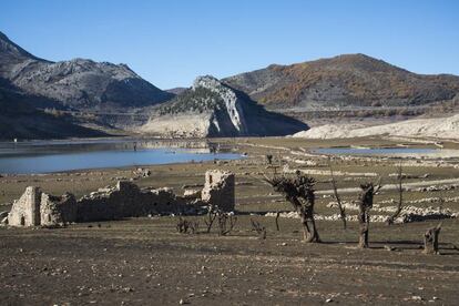 Pantano de Barrios de Luna (León) durante la sequía de 2017.