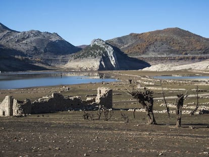Pantano de Barrios de Luna (León) durante la sequía de 2017.