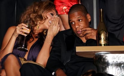 Beyoncé junto a Jay Z, bebiendo Armand de Brignac.