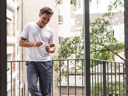 Las zapatillas de casa con velcro ideales para hombres con artritis o pies hinchados