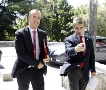 El secretario de Estado de Seguridad, Francisco Martínez Vázquez (i), y el director general de la Policía, Ignacio Cosidó. EFE/Archivo