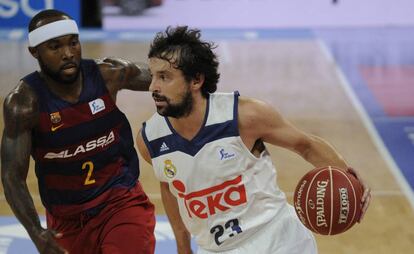 Sergio Llull (d) y Tyrese Rice durante la semifinal de la Supercopa.