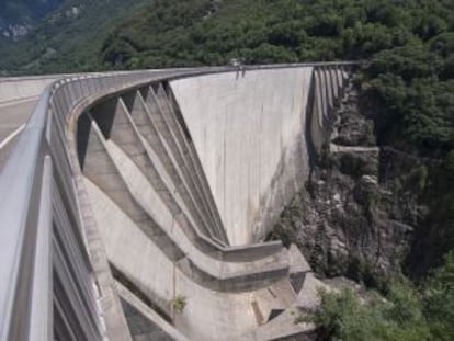 Presa del valle de Verzasca, en el Ticino (Suiza).