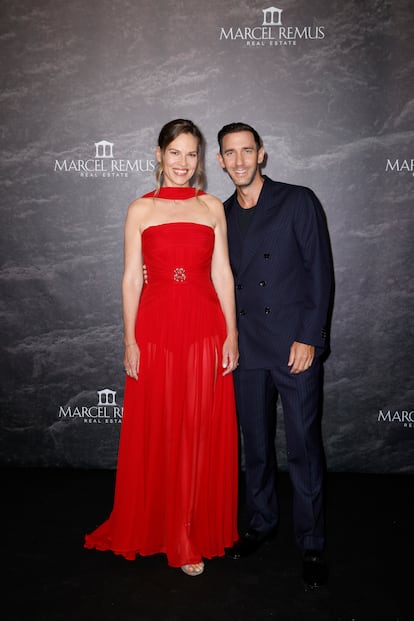 Hilary Swank y Marcel Remus durante la fiesta organizada por el empresario, el 31 de julio de 2025 en Palma de Mallorca.
