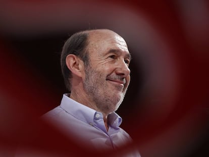 Rubalcaba: la trayectoria de un político de casta, en imágenes