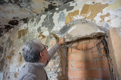 Restos de la mezquita visibles en las paredes del cortijo.