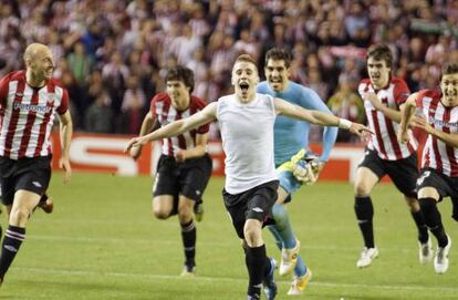 Iker Muniain celebra la victoria del Athletic en el último choque ante el Sporting de Lisboa.