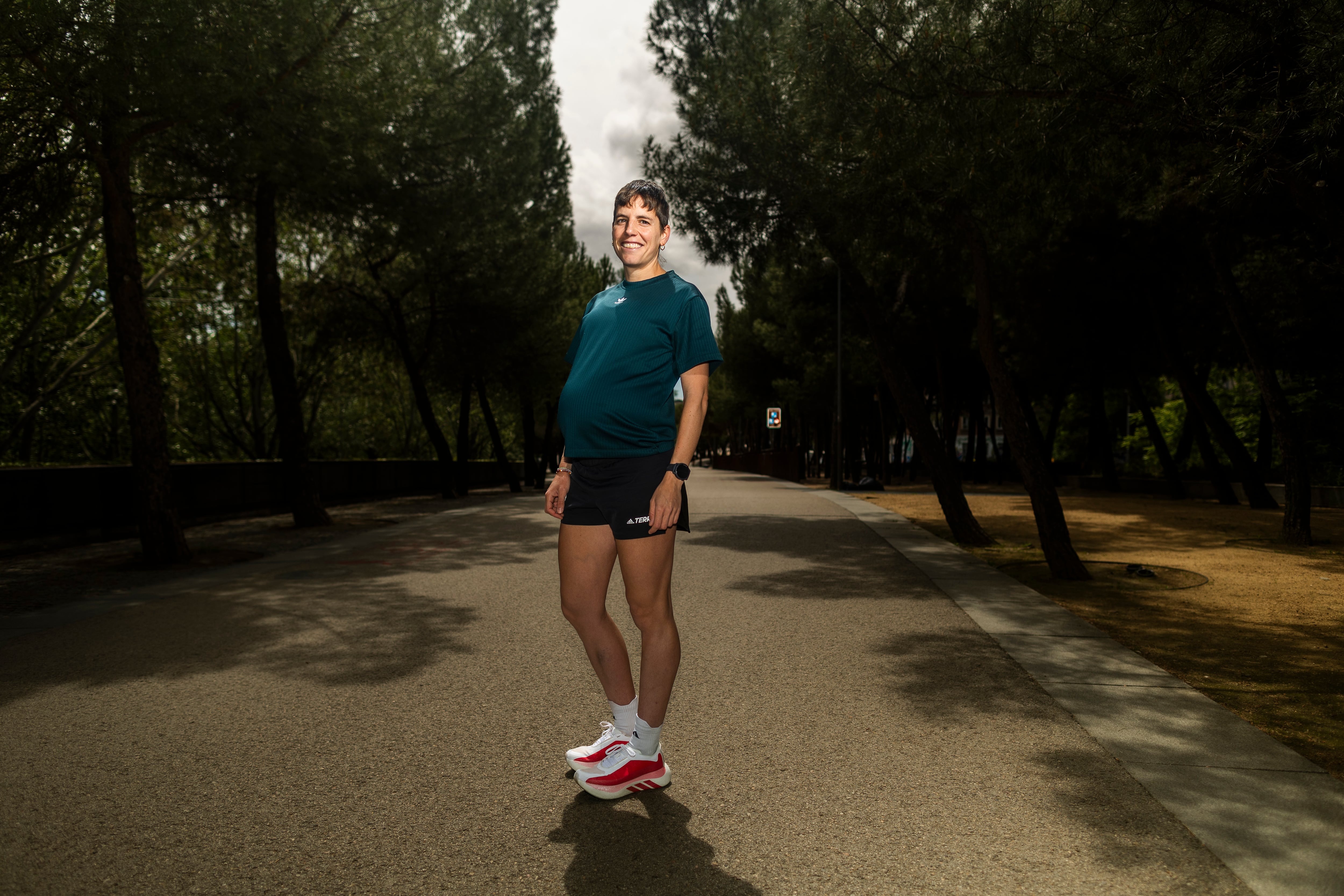 Marta Pérez, atleta embarazada de siete meses, en Madrid Río.