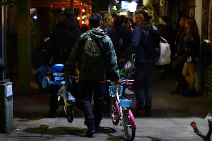 A lo largo de los a?os muchos voluntarios se han unido a su esfuerzo.