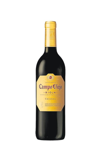 Un clásico seguro. Campo viejo. 5 euros. Rioja. Las bodegas Campo Viejo son un referente vinícola. El crianza de 2014 demuestra, afirma el enólogo Joan C. Martín, la calidad de la uva, dada la densidad glicérica del mismo, la intensidad que le otorga una buena baya madura y el puntito de aspereza y amargor que le da la piel de uva vinificada. Elaborado con garnacha, graciano y tempranillo.