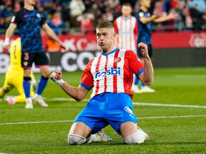 Artem Dovbyk, delantero ucranio del Girona, celebra el segundo gol de los tres que le marcó al Sevilla el pasado domingo en Montilivi.