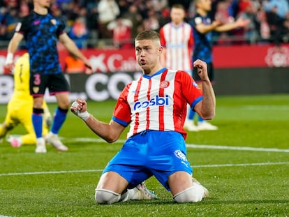 Artem Dovbyk, delantero ucranio del Girona, celebra el segundo gol de los tres que le marcó al Sevilla el pasado domingo en Montilivi.